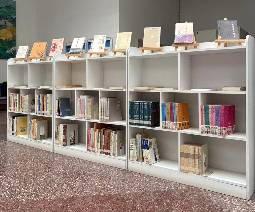淮阴师范学院图书馆主题书展启幕
