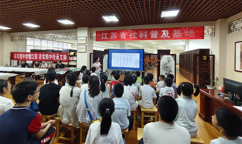 淮阴师范学院图书馆开展青少年传拓体验研学活动